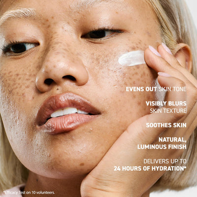 Comparación de tono en mano con Erborian CC Cream Doré para ver adaptación natural