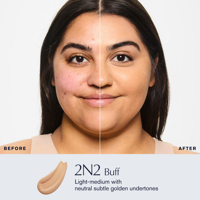 Estée Lauder textura en gota Double Wear resaltando cobertura ligera