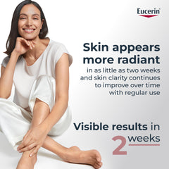 Eucerin tubo junto a mano para comparar tamaño práctico