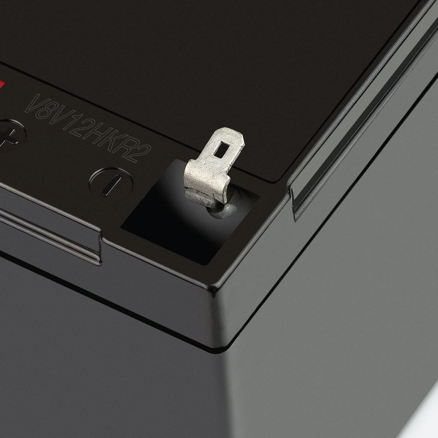 ExpertPower EXP1290 comparación de tamaño en mano para referencia práctica