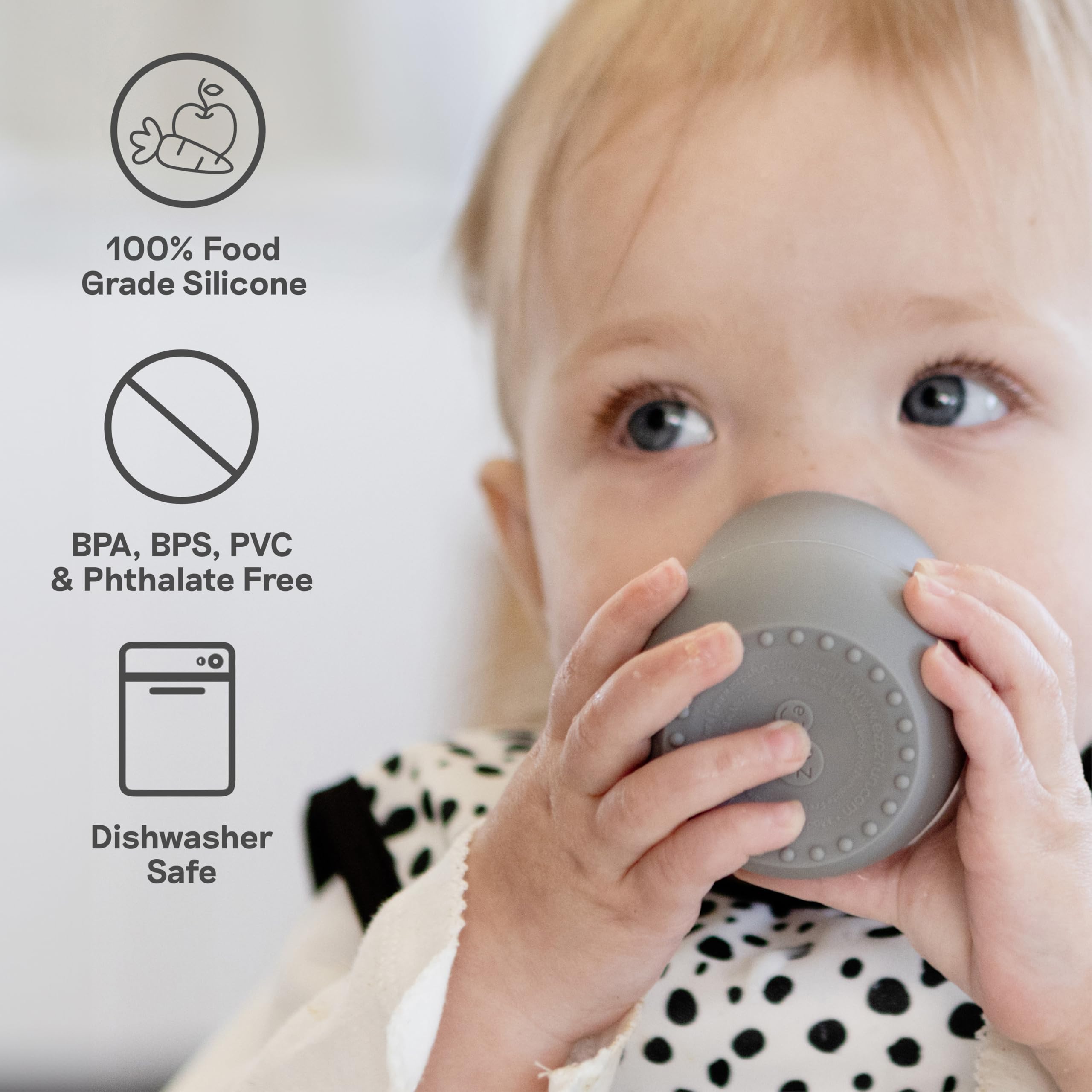 ezpz Tiny Cup comparación tamaño con objeto cotidiano, fácil de llevar