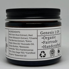 Faith and Grace Organics textura de crema en primer plano que muestra absorción y suavidad