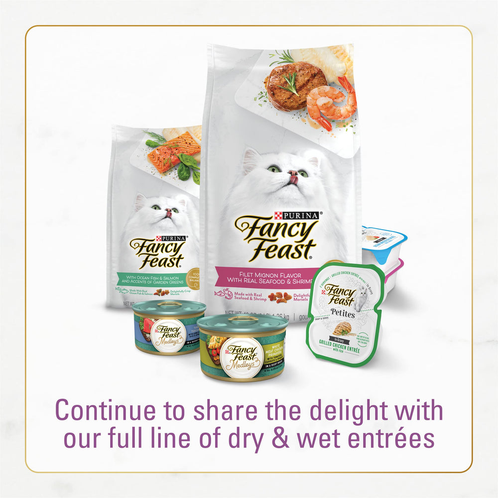 Etiqueta nutricional de Fancy Feast en primer plano, información clara de ingredientes
