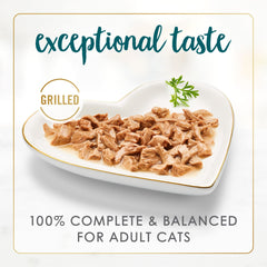 Fancy Feast lata abierta con trozos de pavo en gravy visibles