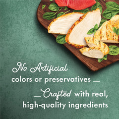 Fancy Feast pavo desmenuzado en plato, sabor natural y textura