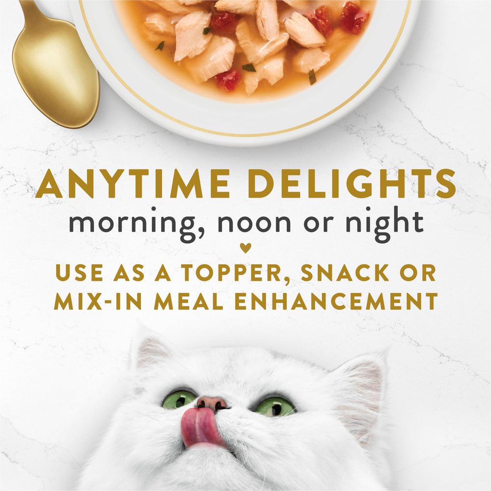 Fancy Feast sobre en mano mostrando tamaño práctico para raciones