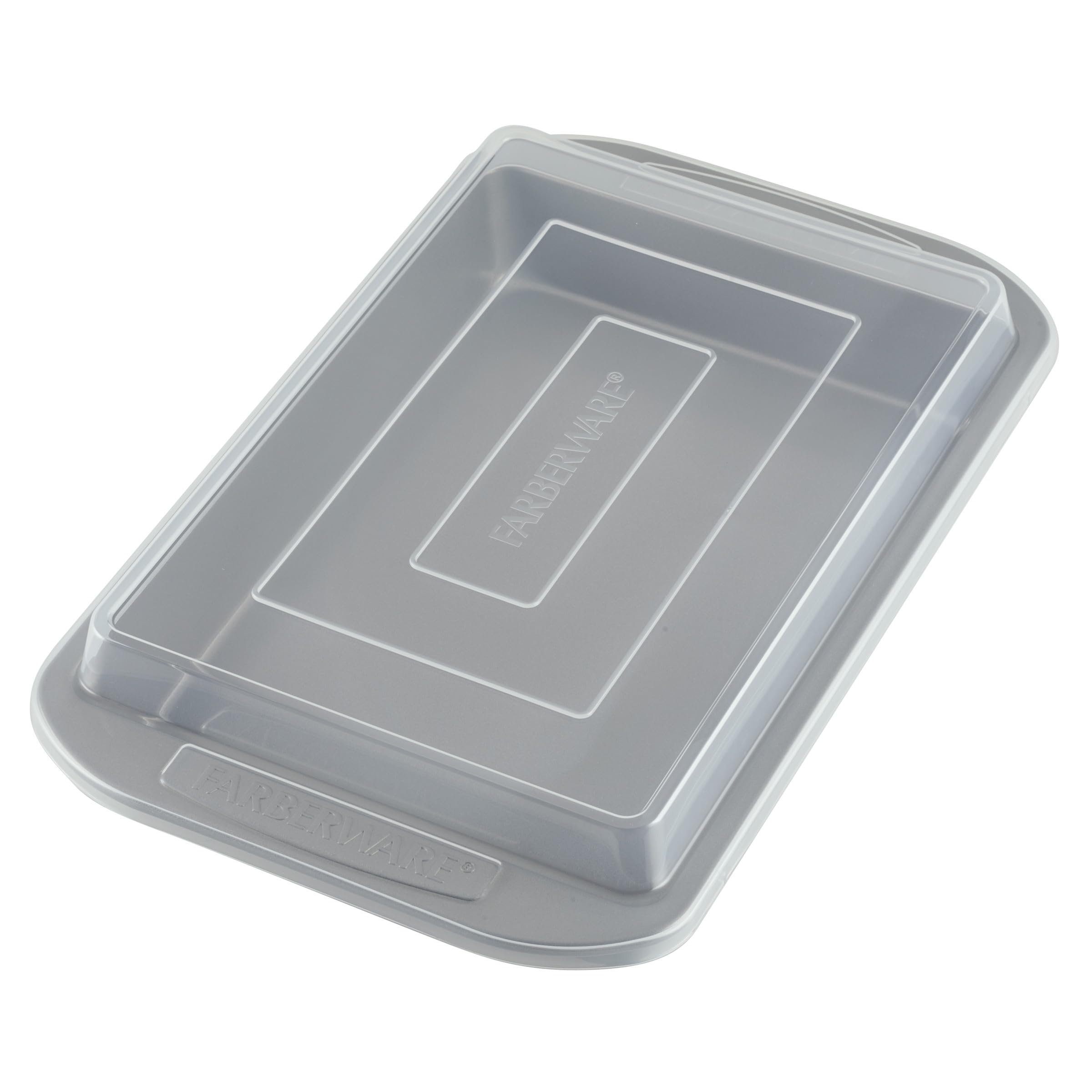 Farberware en cocina con ingredientes, diseño práctico para uso diario