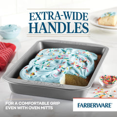 Farberware molde en horno con lasaña demostrando versatilidad para platos salados