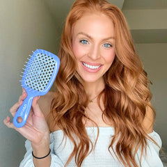 FHI Heat UNbrush usado en cabello mojado acelerando secado y reduciendo tiempo de peinado