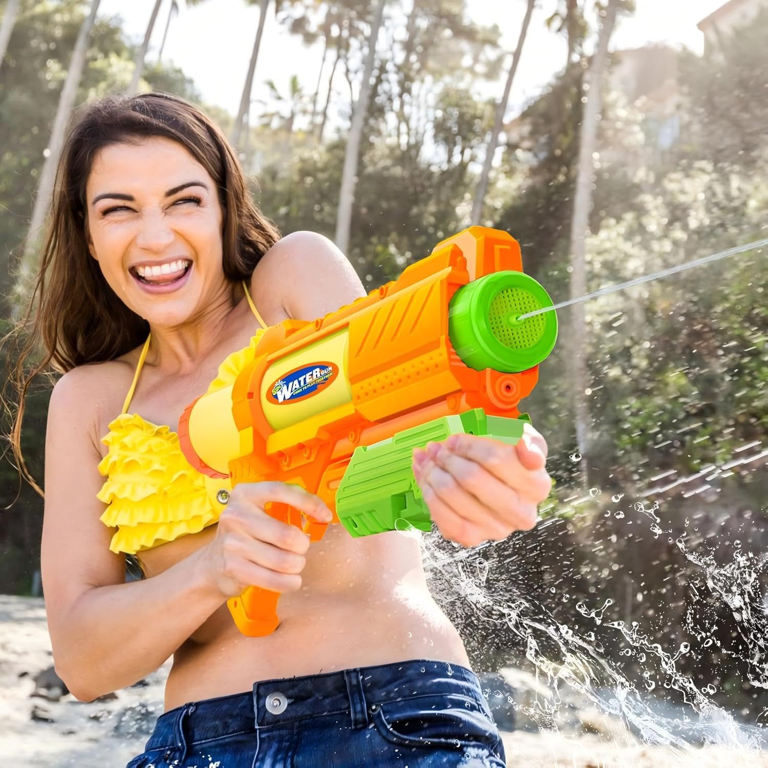Fikamd escena de fiesta en la playa con las pistolas como entretenimiento veraniego