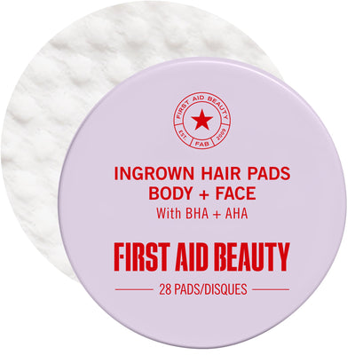 First Aid Beauty paquete frontal mostrando 28 toallitas y su diseño práctico