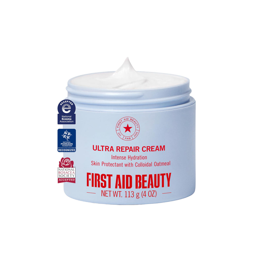 First Aid Beauty envase frontal mostrando la crema y beneficio hidratación