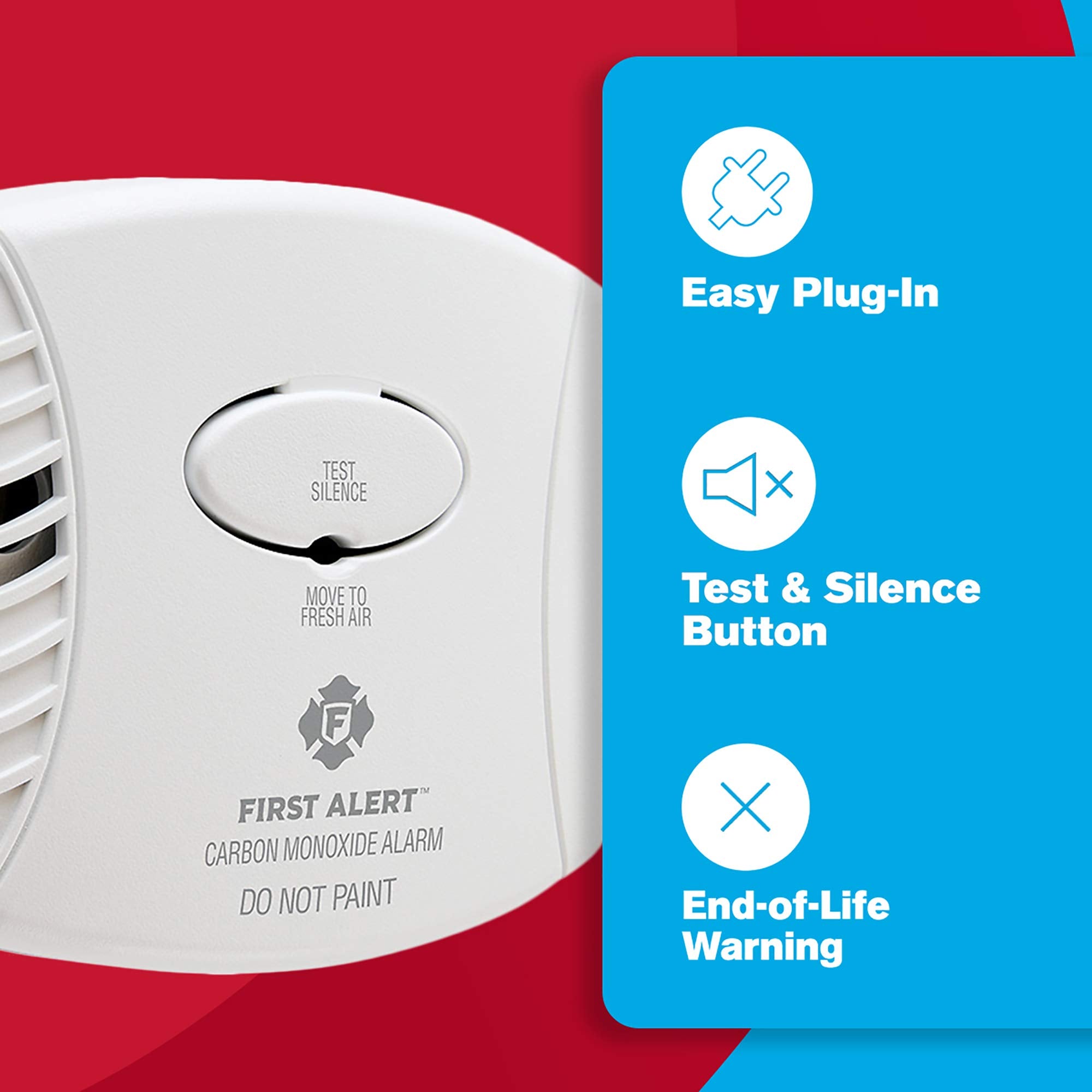 First Alert detector enchufado en sala mostrando protección activa