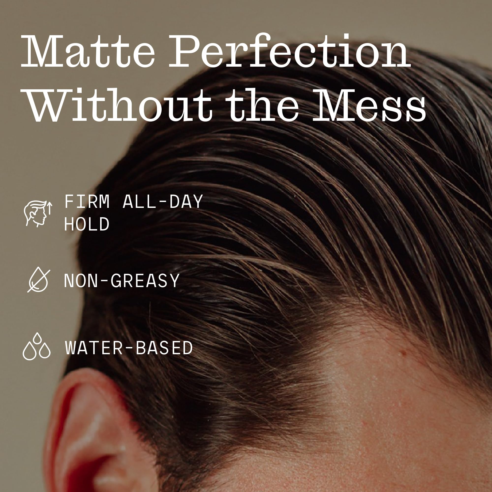 Firsthand aplicación en manos demostrando cómo emulsificar para distribuir fácilmente