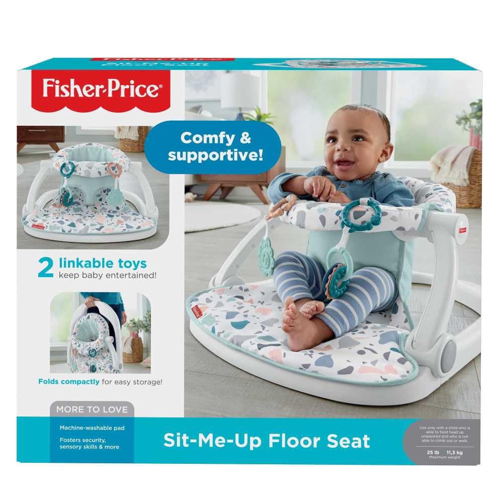 Fisher-Price silla junto a una botella para comparar escala y tamaño