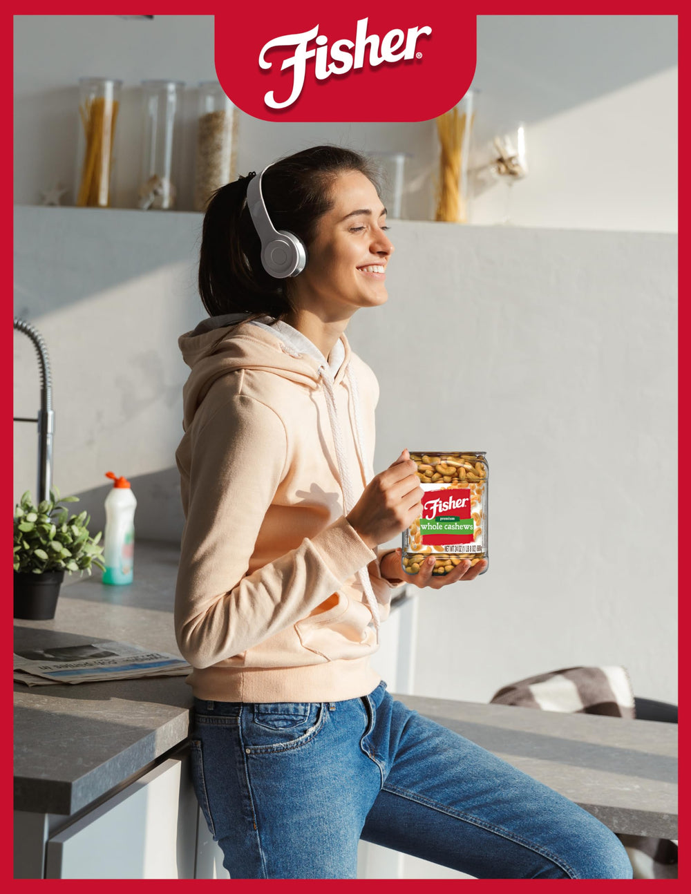 CHEF'S NATURALS Fisher hand holding jar to show 24 ounce scale benefit