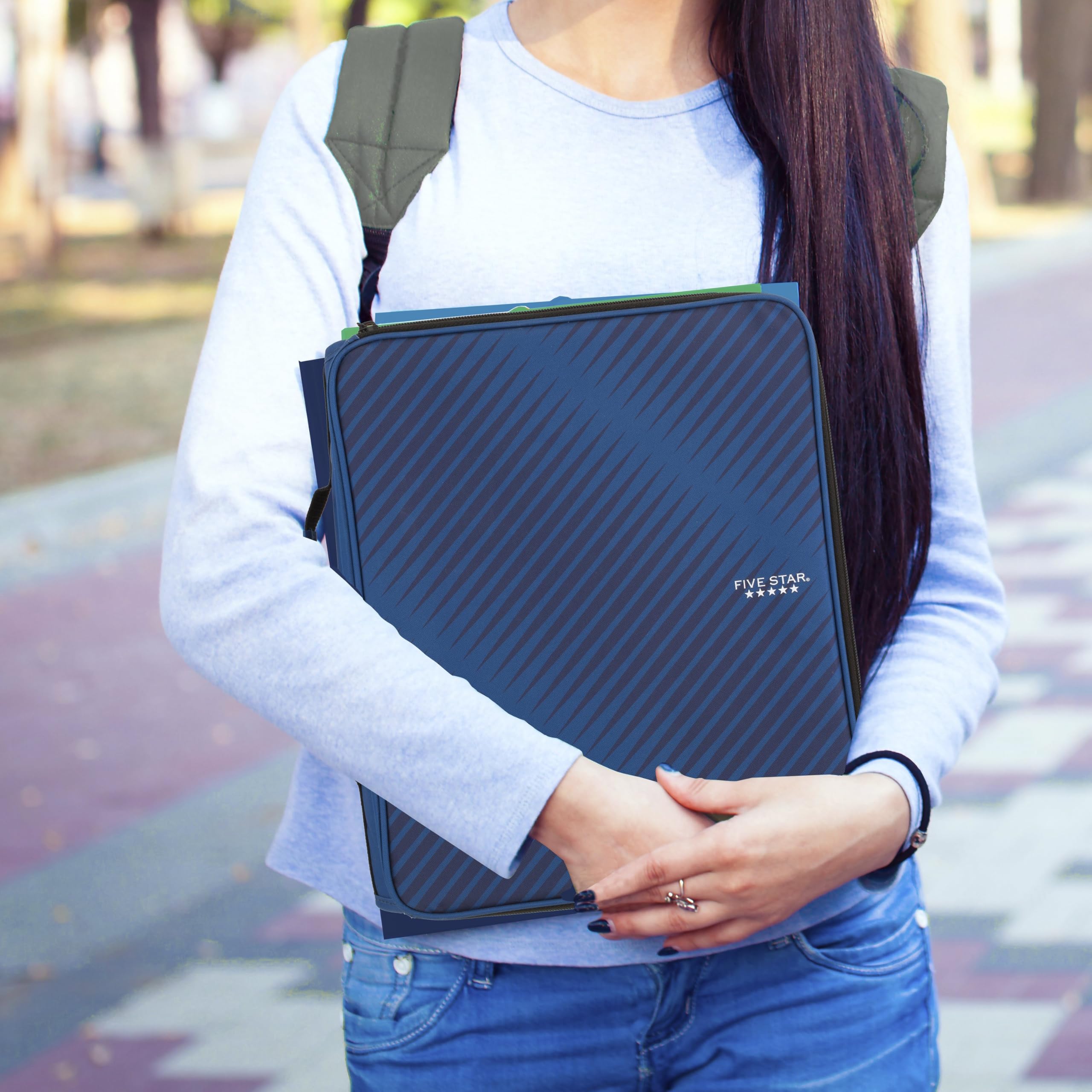 Five Star comparación de tamaño con cuaderno, dimensiones prácticas