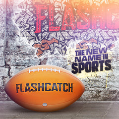FlashCatch balón en mano para comparar tamaño No.6 y facilitar elección