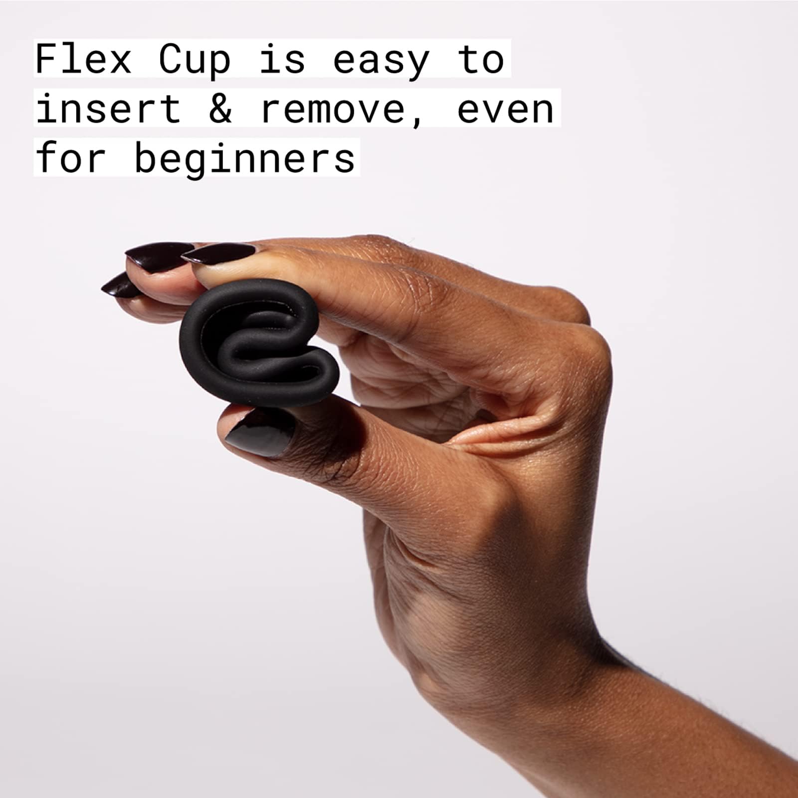 Flex copa guardada en su funda para transporte higiénico