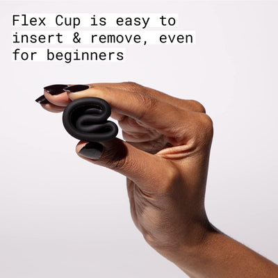Flex copa guardada en su funda para transporte higiénico