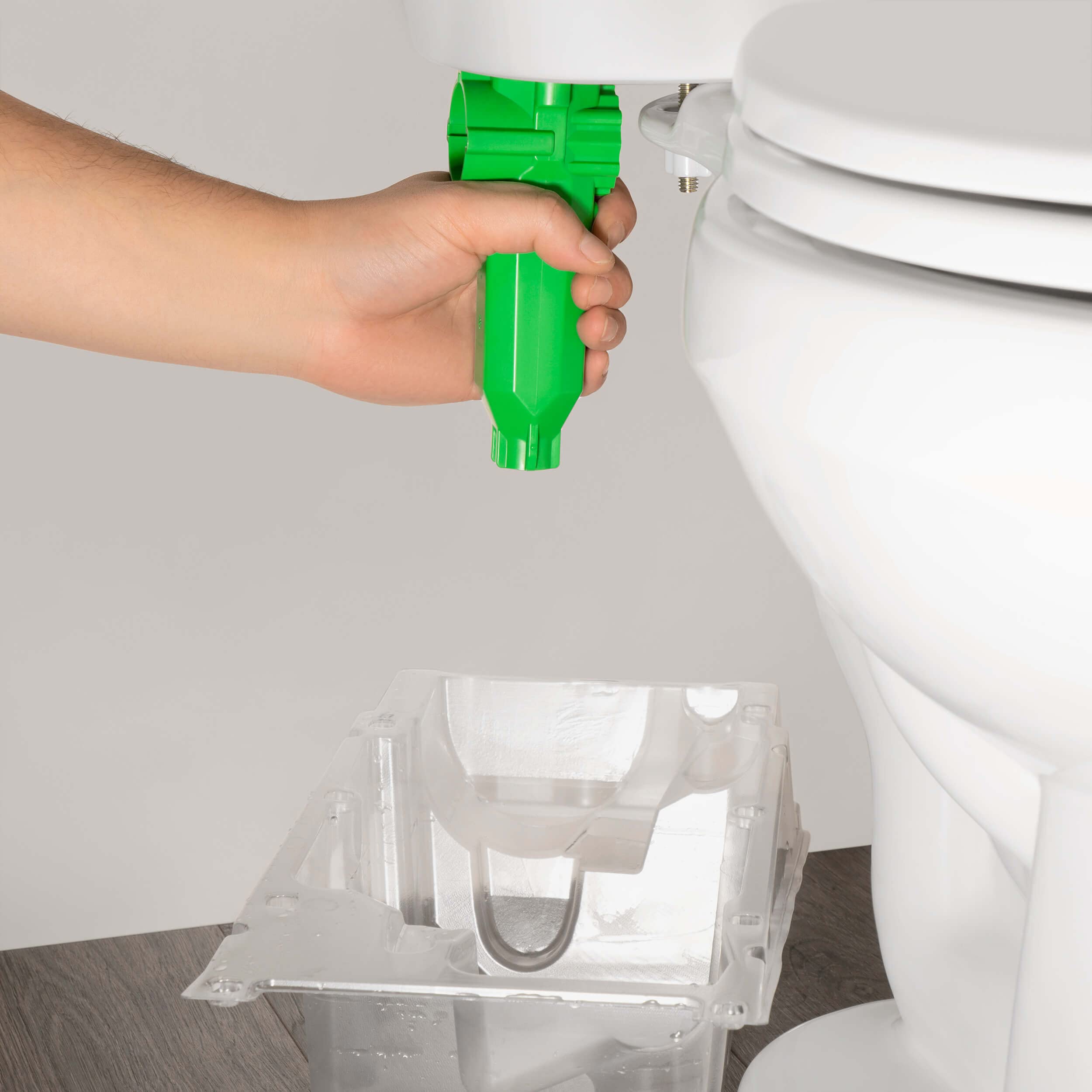 Fluidmaster ambiente de baño mostrando el kit en uso y resultado confiable