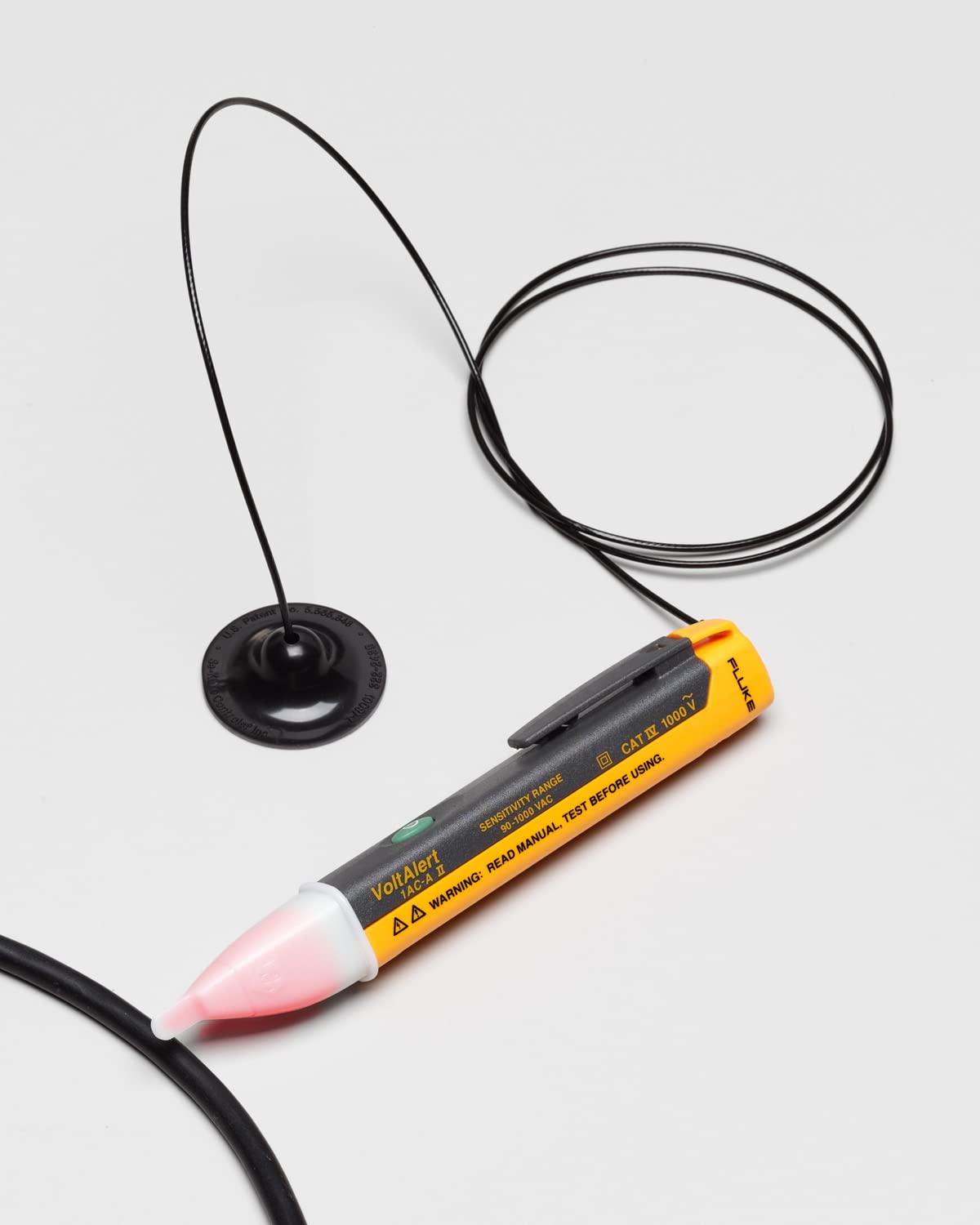 Fluke 1AC II detalle de la punta iluminada rojo, indicador visual claro y fiable