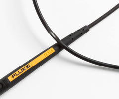 Fluke TL175 punta extendida en uso facilita acceso a componentes