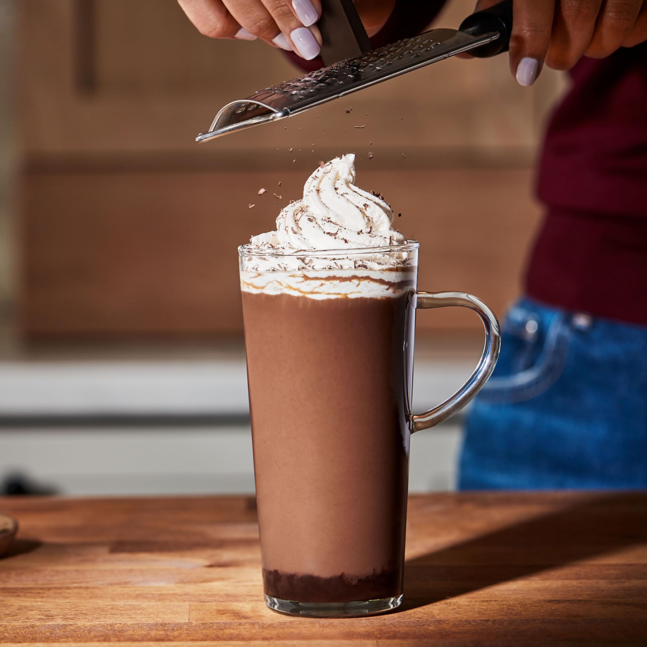 Folgers Black Silk escena de desayuno que sugiere disfrute diario