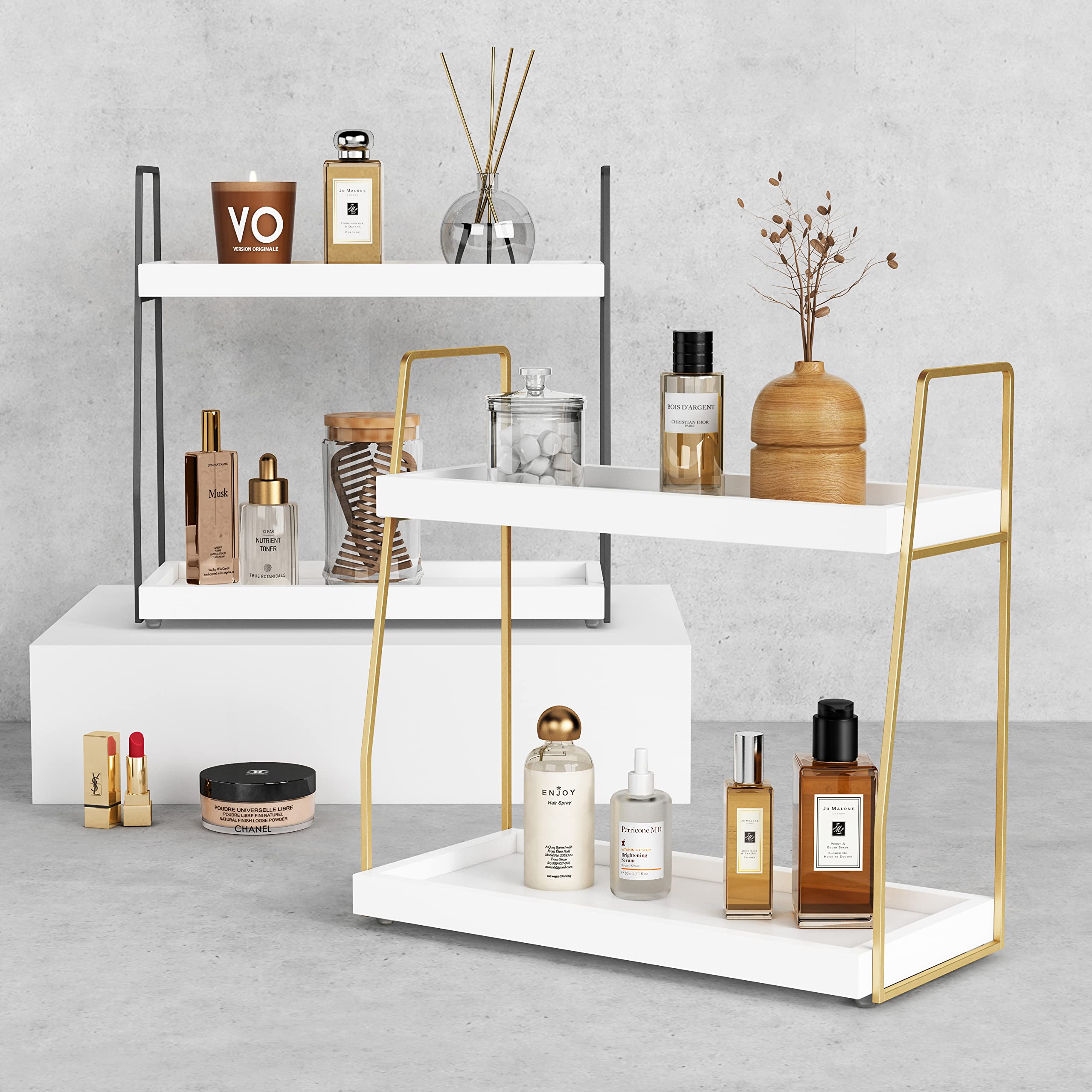 Forbena estante con perfumes y cremas demostrando almacenamiento seguro