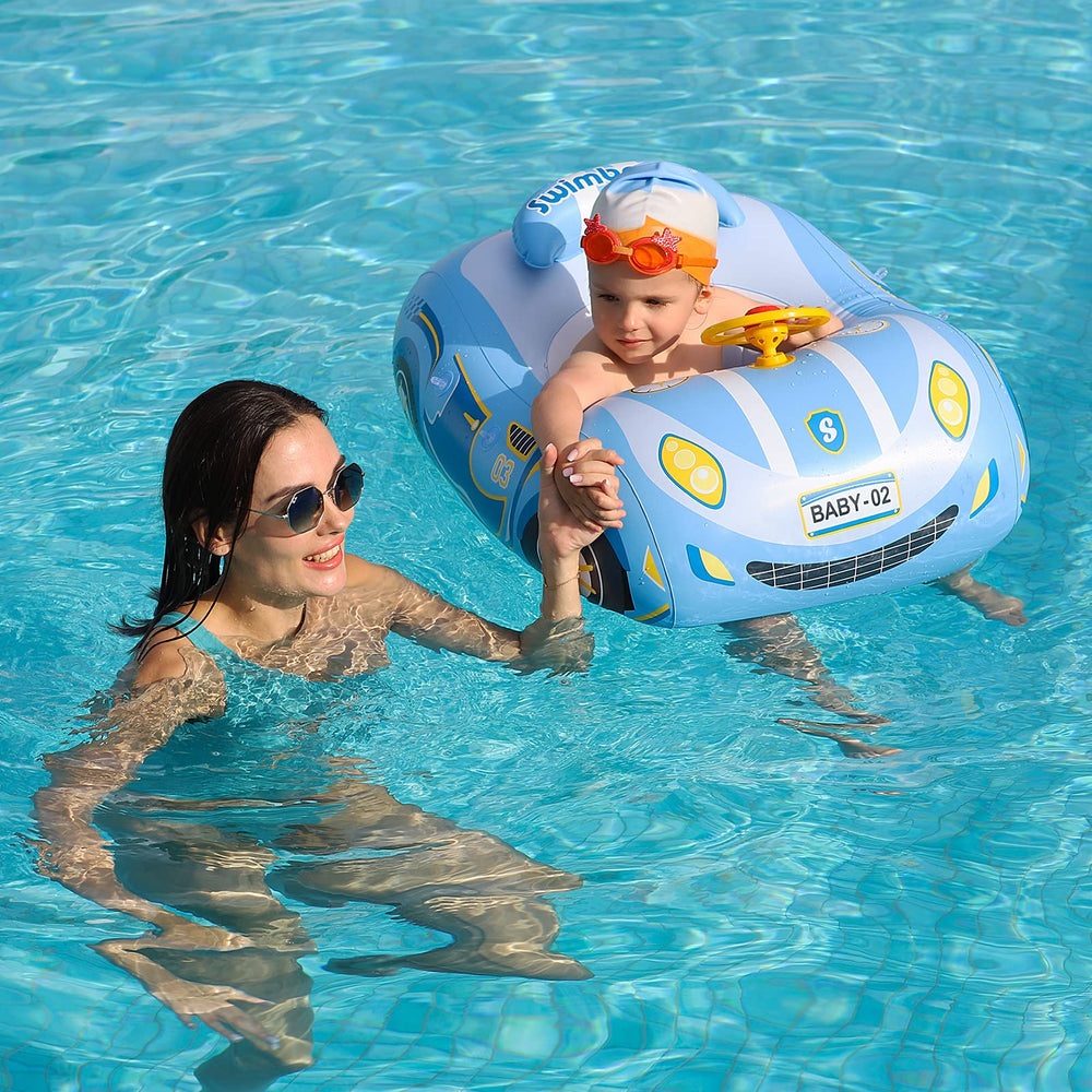 Free Swimming Baby en uso en piscina ayuda familiar a introducir al agua