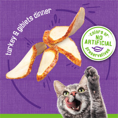 Friskies lata abierta sostenida en mano, muestra facilidad de uso