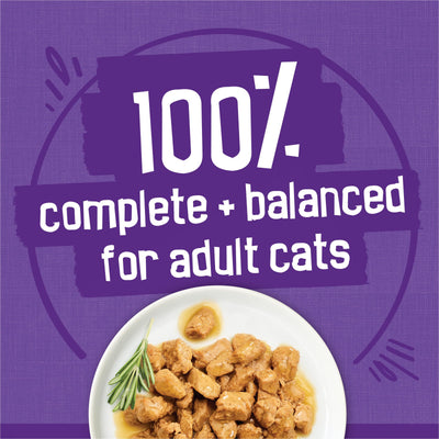 Friskies latas apiladas demostrando el surtido económico y almacenamiento fácil