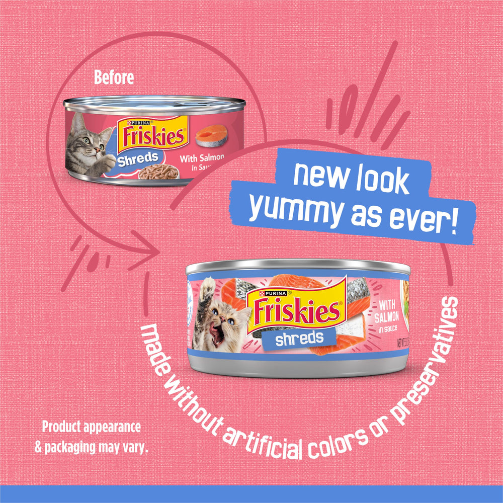 Detalle de tiras de salmón Friskies mostrando textura apetitosa