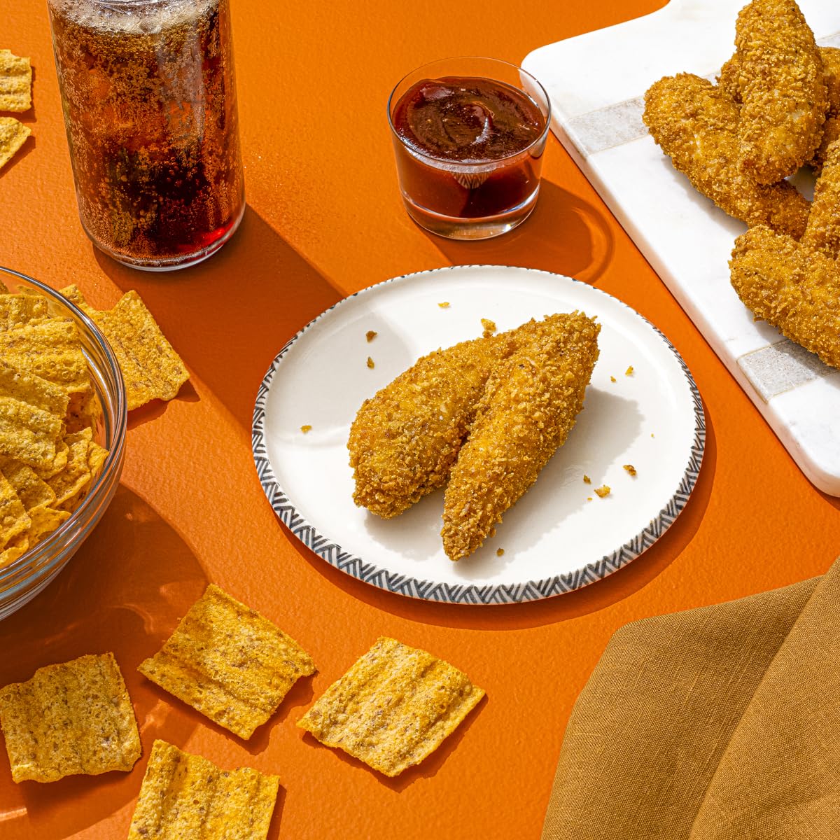 Frito-Lay caja abierta en cocina doméstica, listo para almuerzos y meriendas