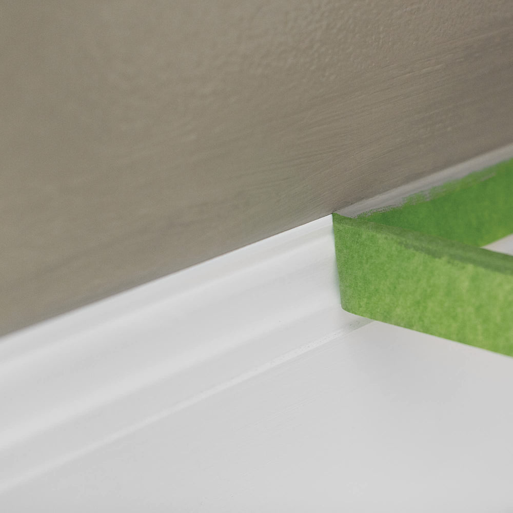 FrogTape en exterior demostrando resistencia UV temporal y protección