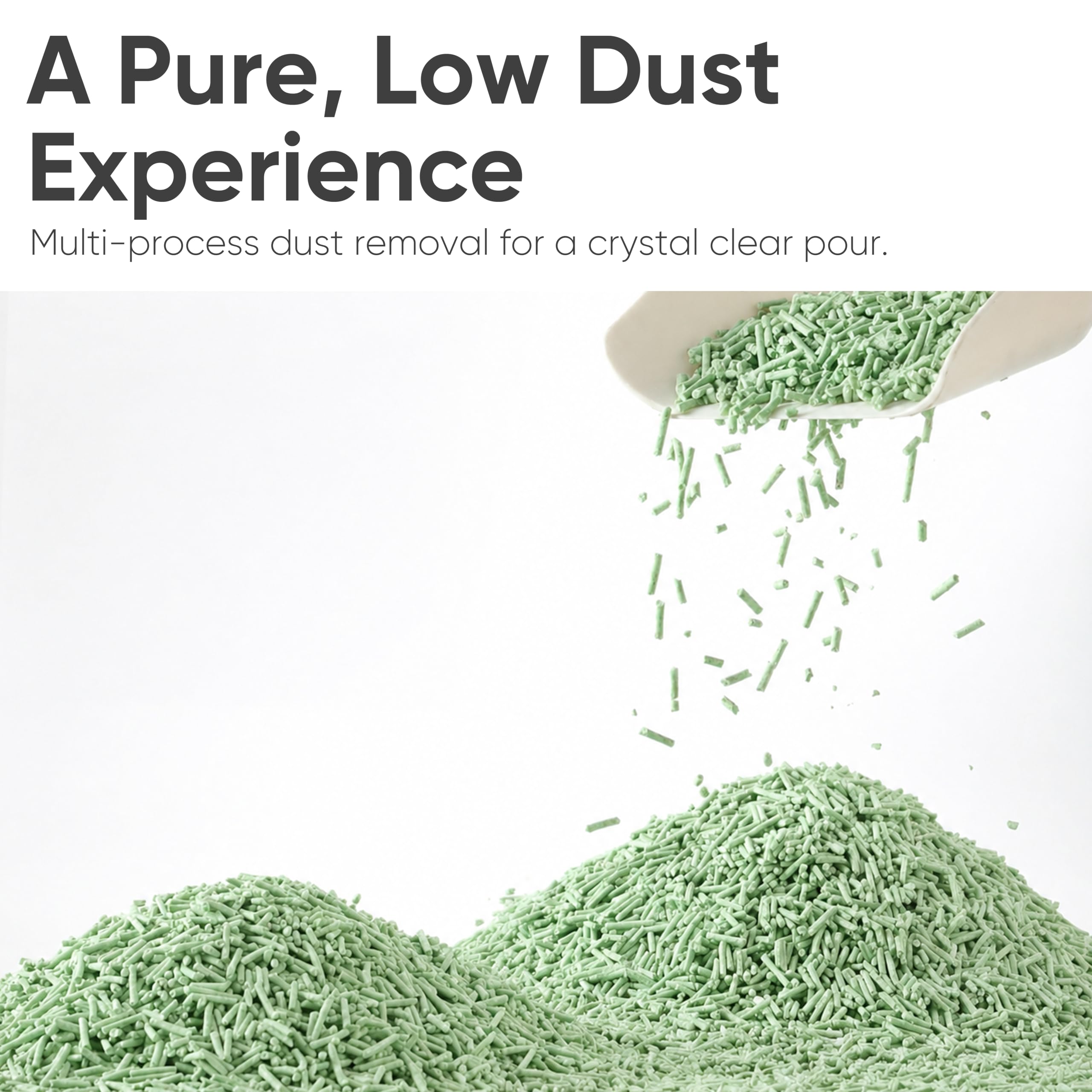 FUKUMARU clumping demo with scoop showing easy cleanup benefit