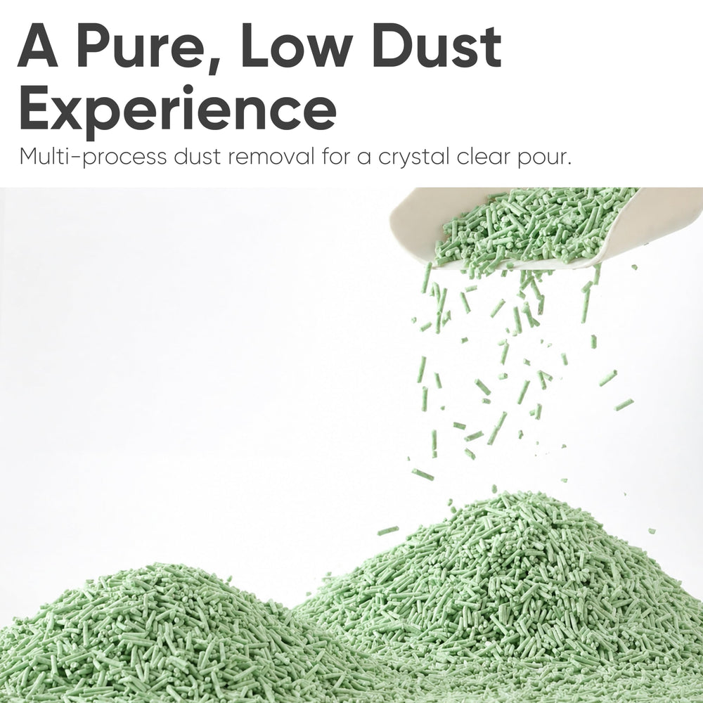 FUKUMARU clumping demo with scoop showing easy cleanup benefit