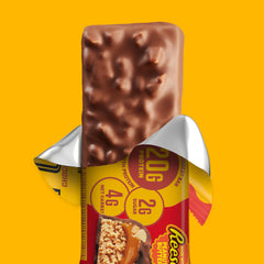 FULFIL Reese's corte mostrando centro cremoso de mantequilla de cacahuete y doble cobertura chocolate