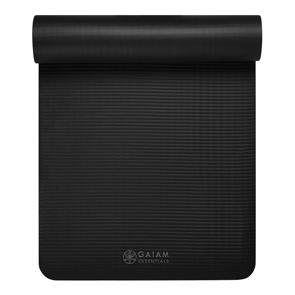 Gaiam esterilla guardada en espacio reducido, solución práctica para el hogar