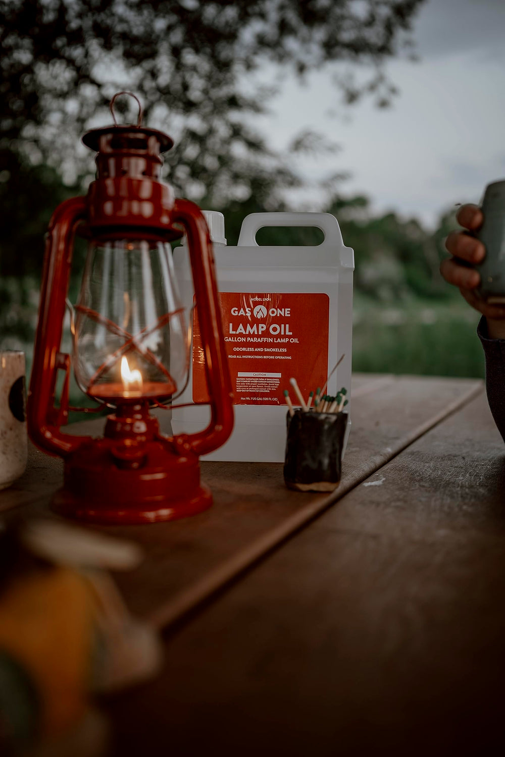 Gas One lámpara en cena íntima iluminando sin olores ni humo