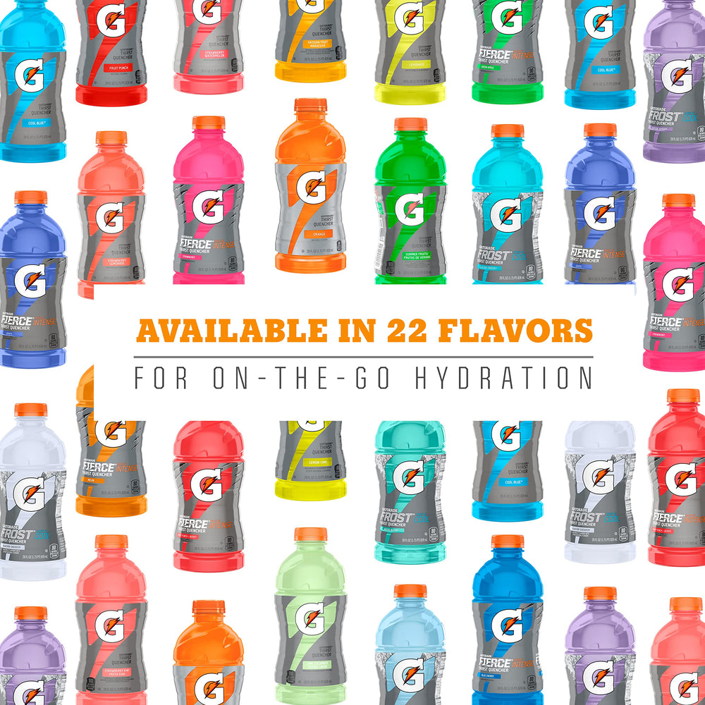 Gatorade botella sostenida en mano para comparar tamaño y transporte fácil