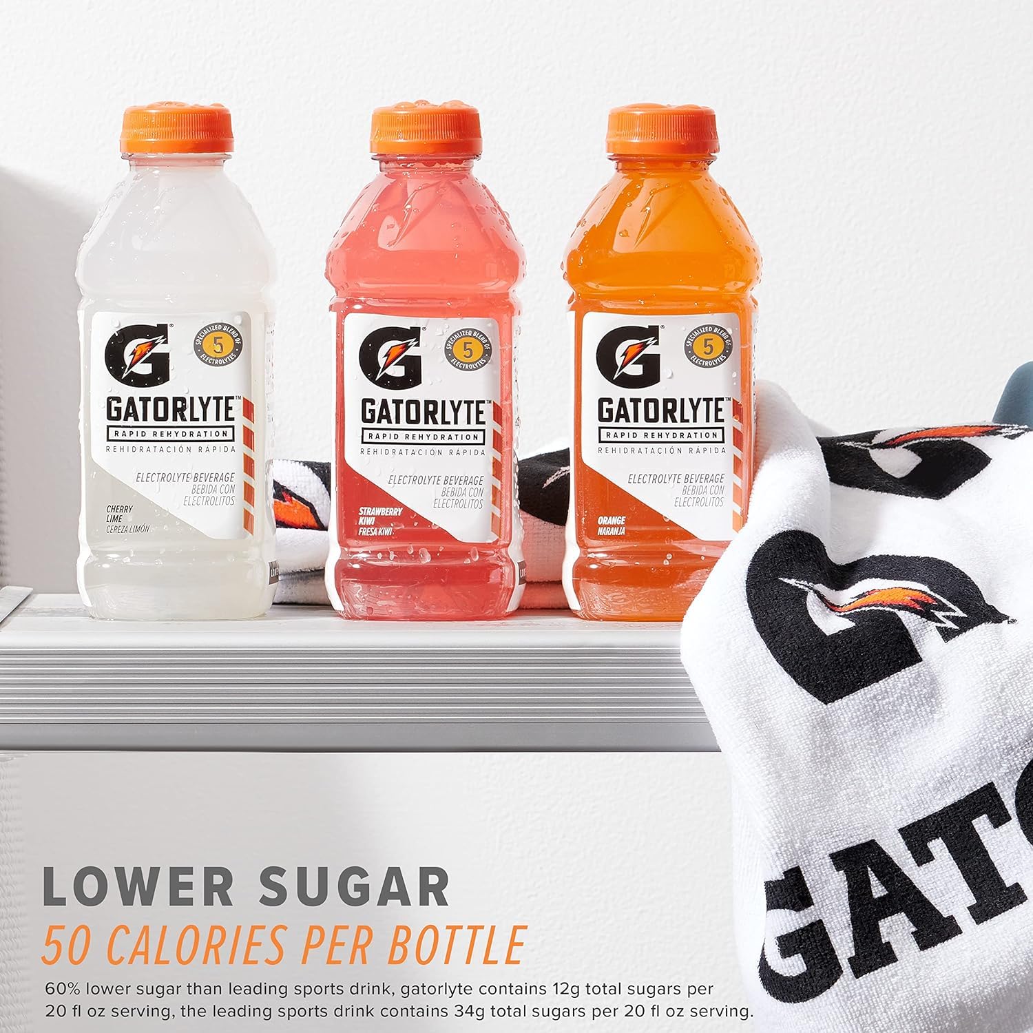 Gatorlyte botella en mano mostrando el tamaño práctico para llevar y beber