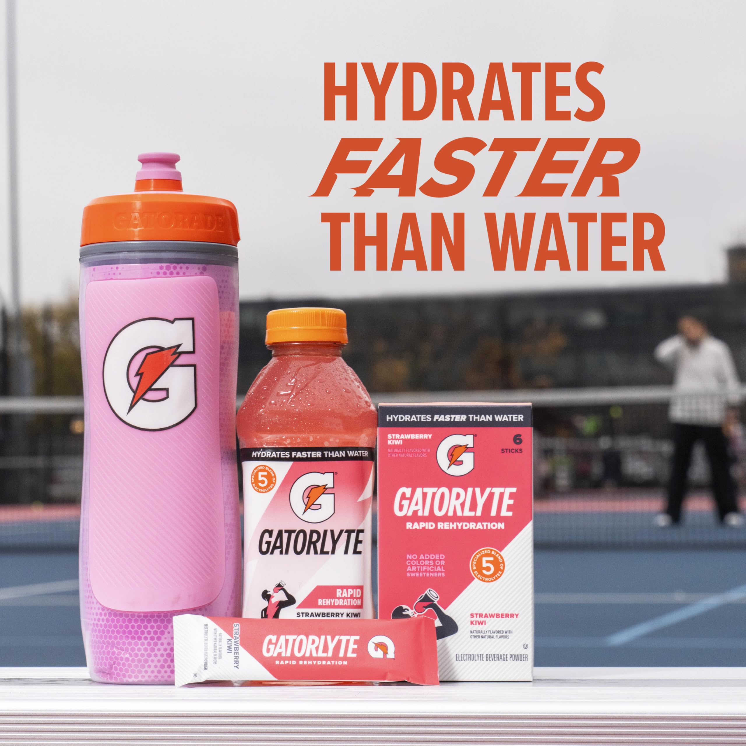 Gatorlyte en escenario de entrenamiento al aire libre, rehidratación práctico