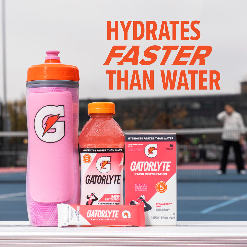 Gatorlyte en escenario de entrenamiento al aire libre, rehidratación práctico