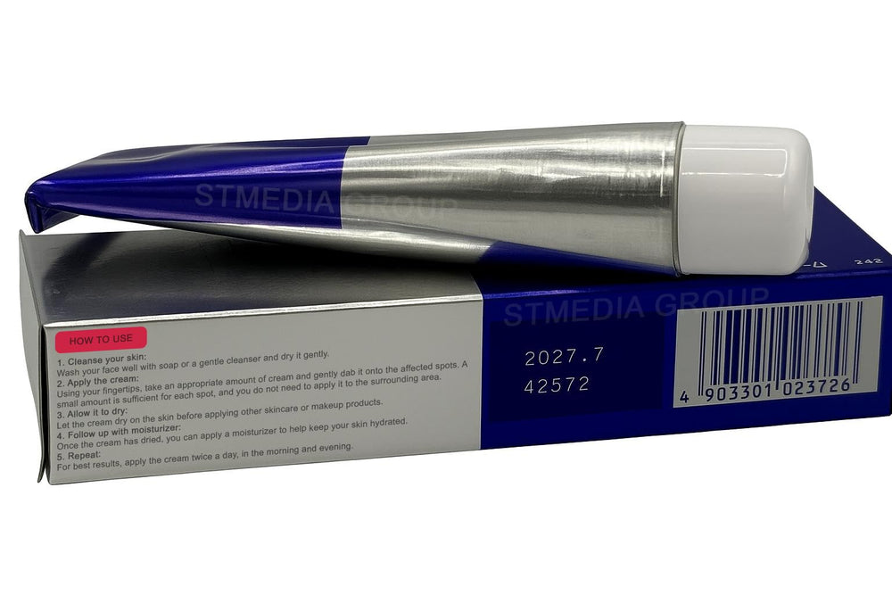 Generic Pair Acne Cream textura transparente en primer plano que muestra su acabado no graso e hidratante
