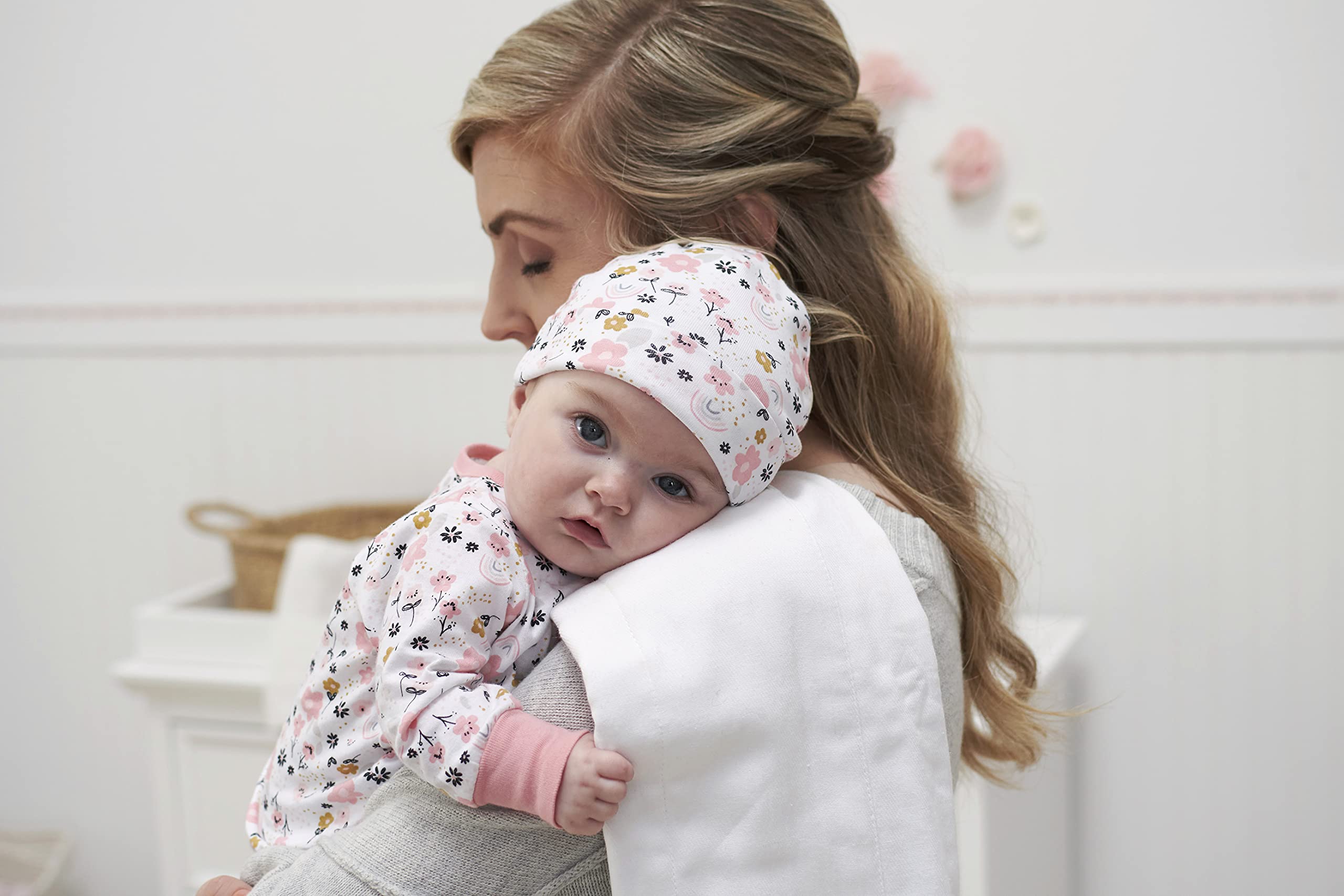 Gerber pañales envueltos como regalo práctico para baby shower