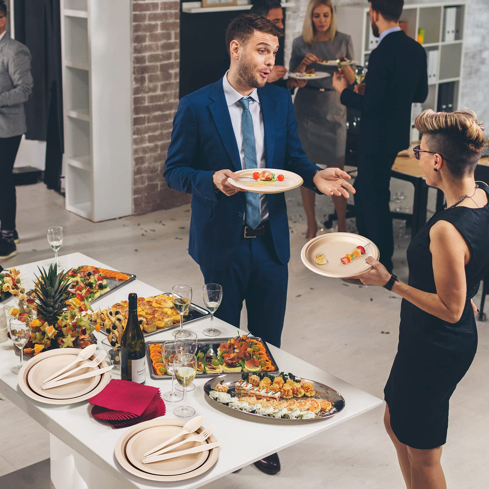 Gezond plate held in hand to show size and stackability for easy portioning