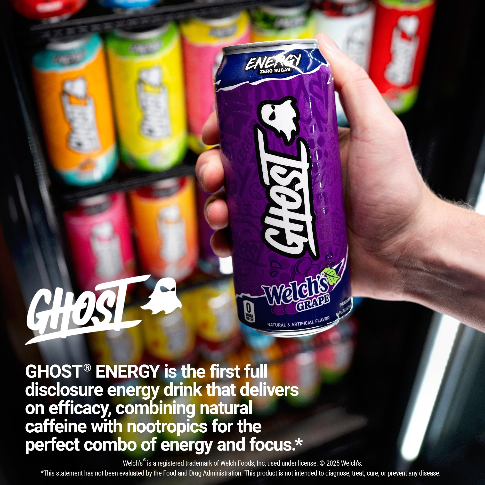 GHOST lata junto a cuadernos para enfoque durante estudio
