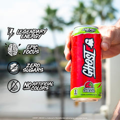 GHOST lata abierta vertiendo bebida, ilustrando efervescencia fresca