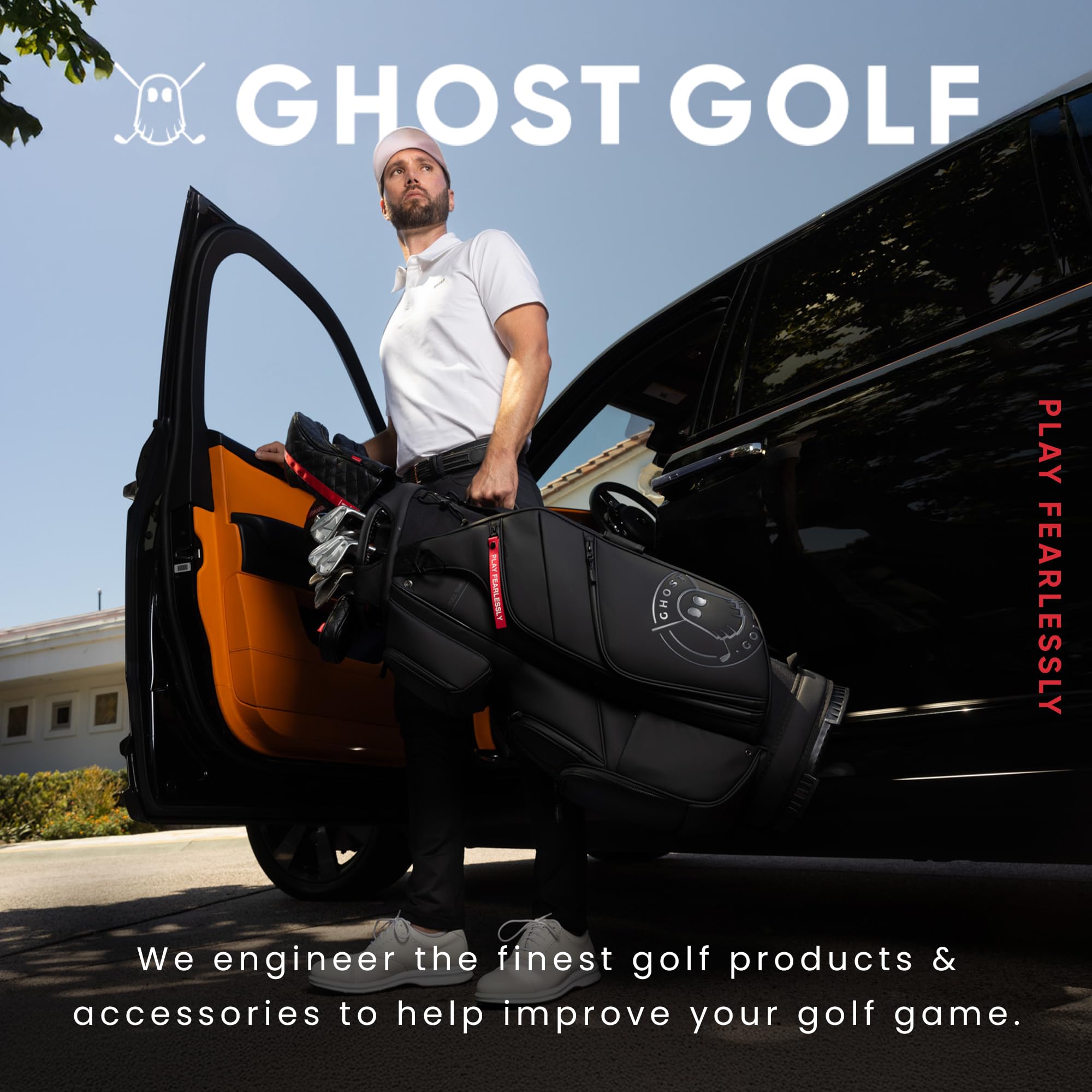Ghost Golf jugador usando el cepillo en el campo, mantiene palos limpios